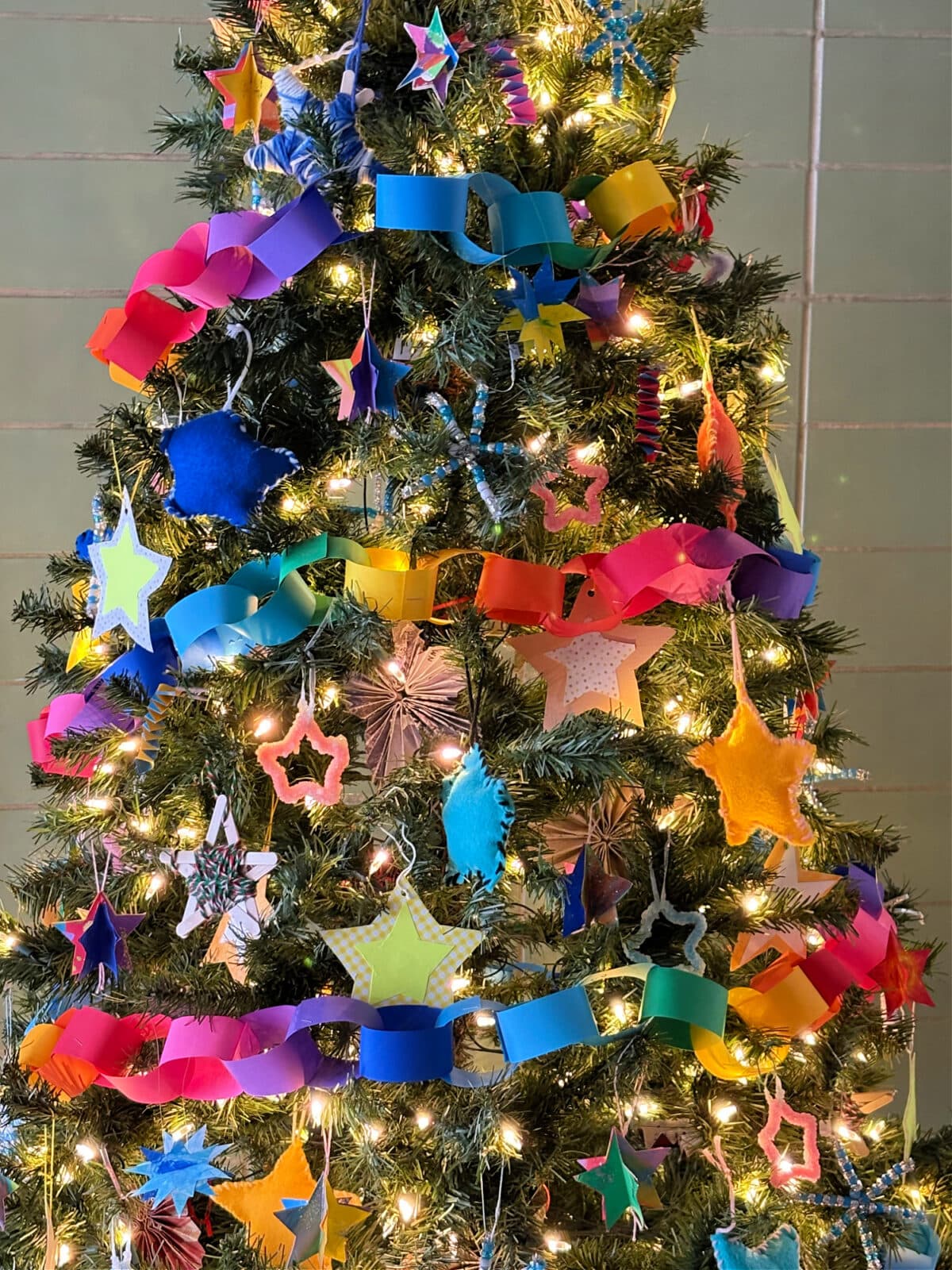 COLORFUL STAR CHRISTMAS TREE